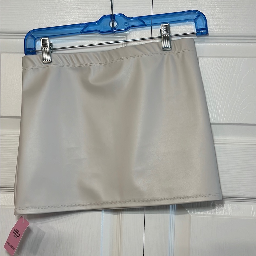 PrettyLittleThing Cream Pencil Mini Skirt